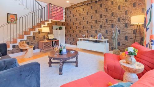 Bouldin House | Hacienda SoCo - Cozy Fire Pit & 3 Min to SoCo Shopping