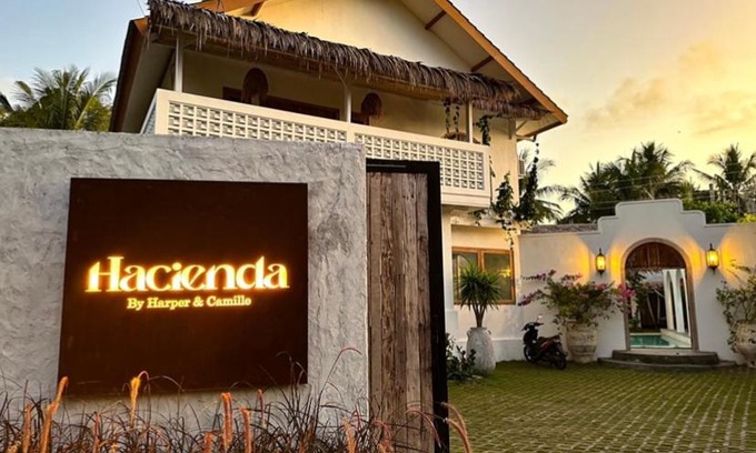 Watukarung House | Unforgettable Stay at Hacienda Villa Watukarung with Pool