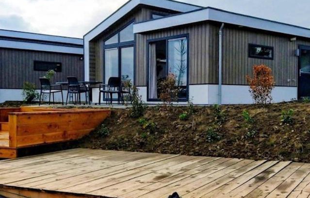 Linden Resort | Scenic Hackfort Waterfront 6 - Family-Friendly Ocean Retreat