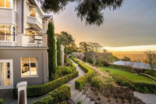 Cashmere Hotel | Discover Hackthorne Gardens: Premier 5-Star Family Retreat