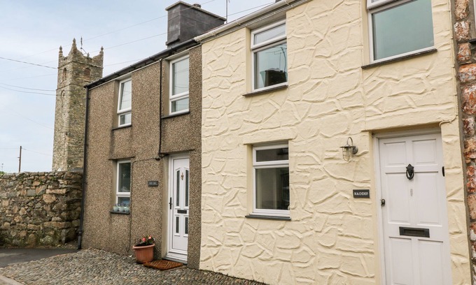 Nefyn Cottage | Romantic HADDEF Cottage with Hot Tub and Ocean Views