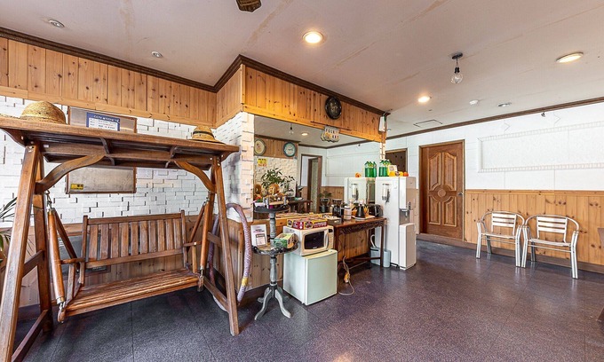 Hwagae Hotel | Eco-Friendly Haven at Hadong Yeongbingak - Guest Rated 10/10