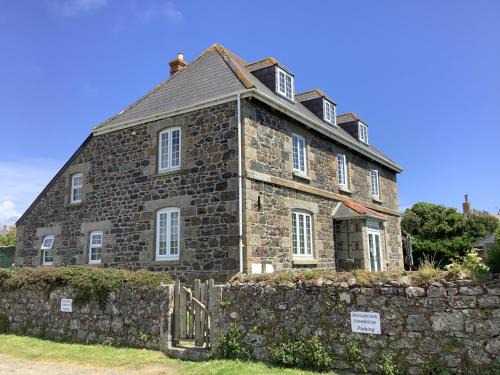 The Lizard Bed & Breakfast | Experience Haelarcher Farmhouse with Helicopter B&B Amenities