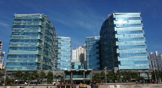 Haeundae Apartment | Oceanfront Haeundae Bada Condo with Pool & Breakfast