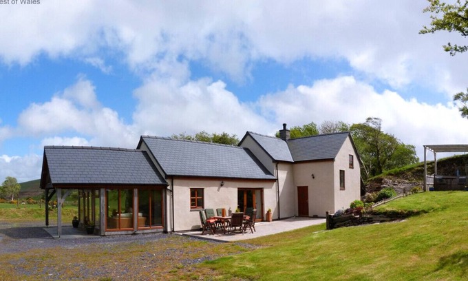 Denbigh House | Hafan Hiraethog - Three Bedroom House, Sleeps 6