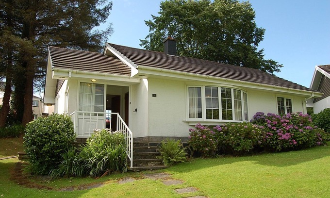 Cwrt House | Hafan Y Talgarth bungalow at Plas Talgarth resort