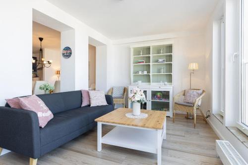 Laboe Apartment | Hafenblick 3: Ideal for Families and Pet Lovers