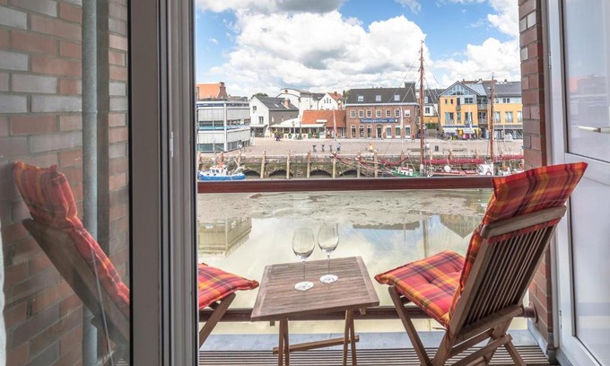 Zentrum Apartment | Hafenflair: Family-Friendly Retreat with Great Reviews