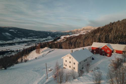 yer House | Idyllic Hafjell Farmhouse: Highly Rated & Child Friendly