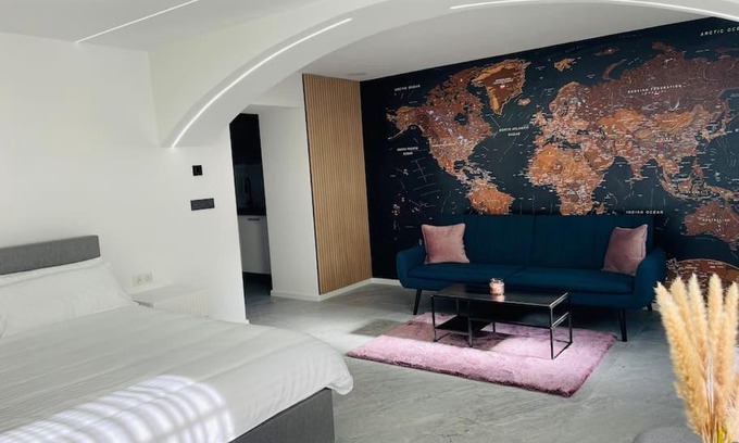 Hietzing Apartment | Discover Hagenauer House: Family-Friendly Comfort Awaits