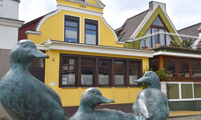 Warnemuende House | Discover Hahns Comfortable Holiday Residence with Family Amenities