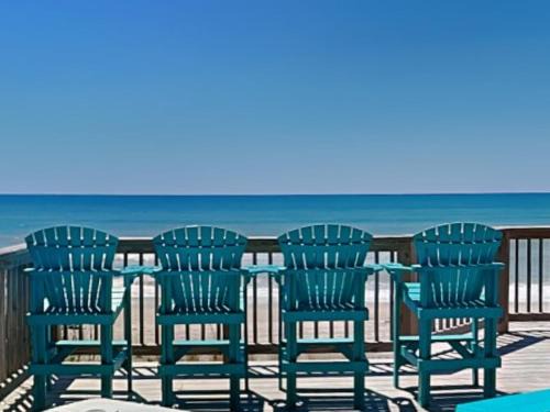 Surf City House | Discover Hailey's Hideaway: Oceanfront Bliss with Pool
