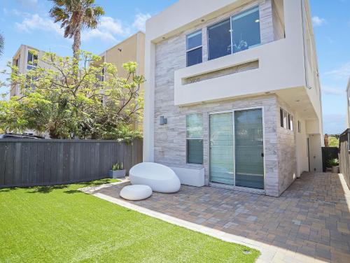 Crown Point House | Dreamy Haines Home with Bay Views & Rooftop Fire Pit