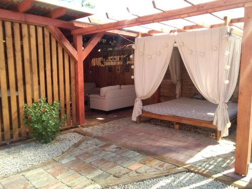 Kisapati Villa | Discover Hajni Vendégház: Pet-Friendly Retreat with Hot Tub