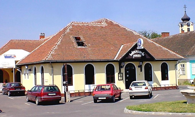 Kormend House | Cozy Halászcsárda-Panzió: Guest Rated 9/10 with Breakfast