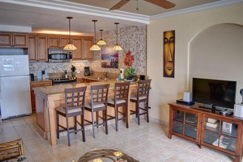 Kihei Apartment | Explore Hale Kai O'Kihei 302 with Oceanfront Views