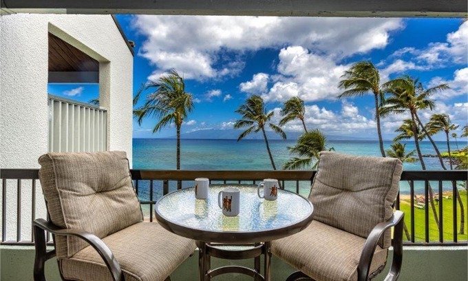 Honokowai Apartment | Oceanfront HALE MAHINA Condo with Pool and Hot Tub