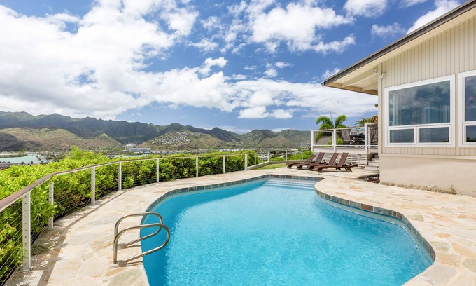 Portlock House | Idyllic Hale Maunalua with Ocean Views and Pool Access