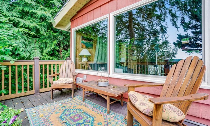 Gig Harbor House | Cozy Hale Passage Beach House with Ocean Views & Private Beach