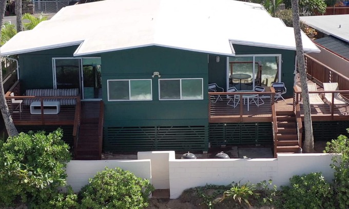 Haleiwa House | Beachfront Retreat at Haleiwa Waterfront House - Rated 9.6