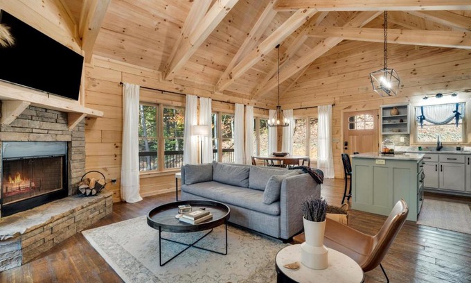 Cherry Log House | Discover Haley Glen: Family-Friendly 4-Star Comfort