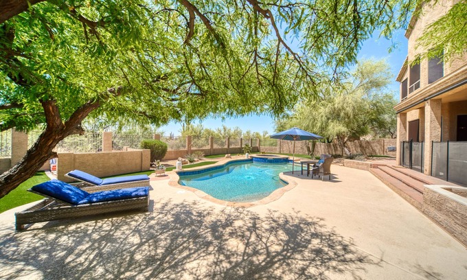 Pinnacle Peak House | Discover Half Acre Oasis: Pool, Spa & Putting Green Awaits