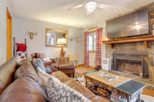 Waleska Apartment | Inviting Lake Arrowhead Condo - Steps to the Water!