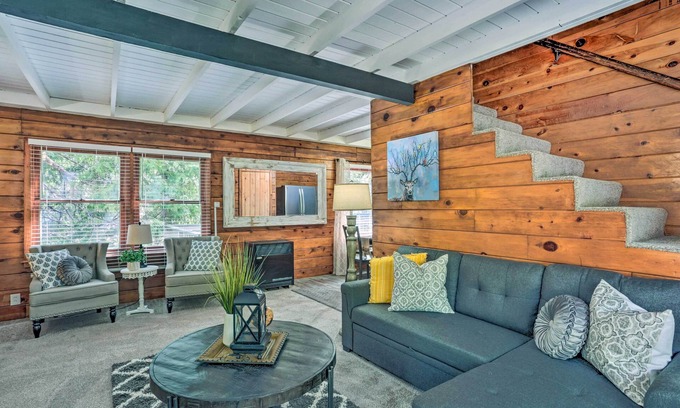 West Village Cabin | Inviting Cabin with Deck Just Steps from Shaver Lake