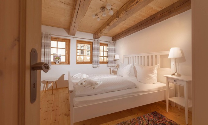 Wernigerode House | Villa-Duck-Dich: Family-Friendly Retreat with Kitchen Amenities