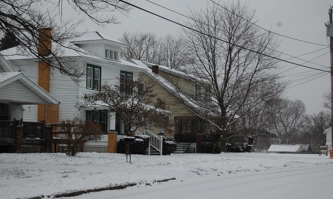 Youngstown House | Perfectly Located Between New York and Chicago with Ocean View