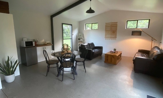 Halfway Creek Apartment | Pet-Friendly Retreat at Halfway Creek Studio - Rated 9/10