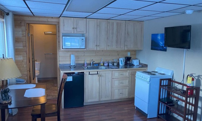 Seward Apartment | Family-Friendly Halibut House Unit 3 with Kitchen Amenities