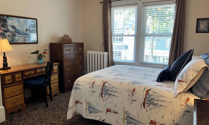 South End House | Stylish Halifax Downtown 4 Bedroom Flat with Ocean View