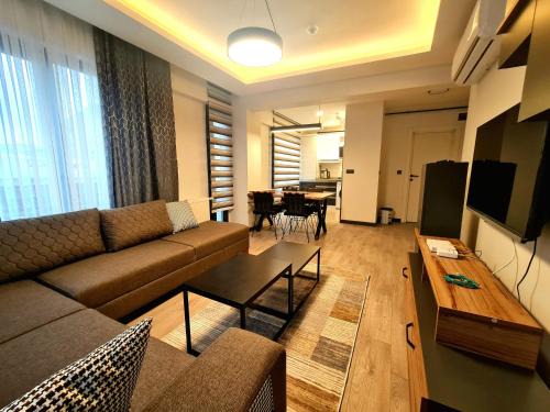 Beyoglu Apartment | Relax at Halij Suite: 4-Star Comfort for Families