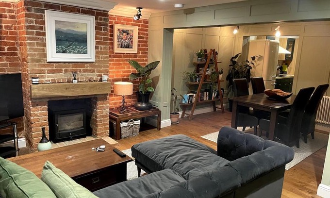 Claydon House | Pet-Friendly Hall Farm Cottage in Barham - Rated 10/10