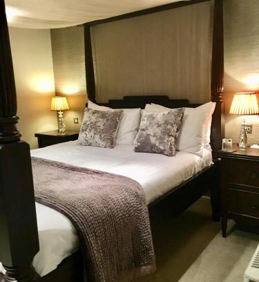 Ashby cum Fenby Hotel | Discover Hall Farm Hotel: 4-Star Comfort with Dining
