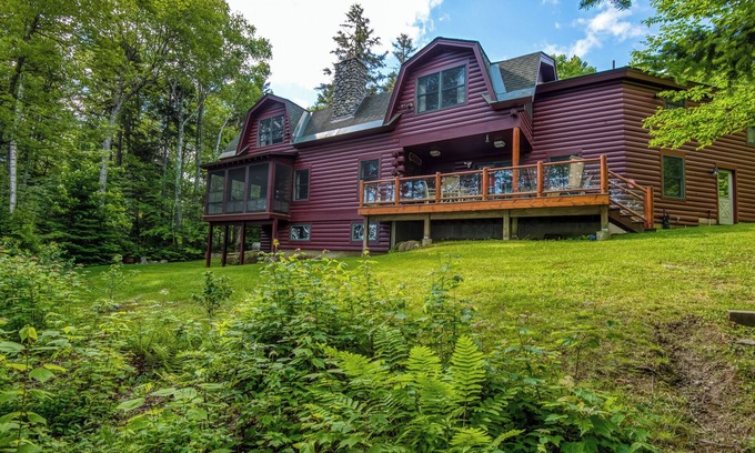 Rangeley Plantation House | Pet-Friendly Halls on Mooselookmeguntic with Lake Views