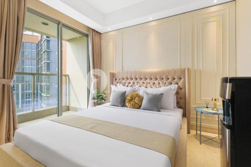 Pantai Indah Kapuk Apartment | Guest Rated 9.5 - Halona by Kozystay with Pool & Hot Tub