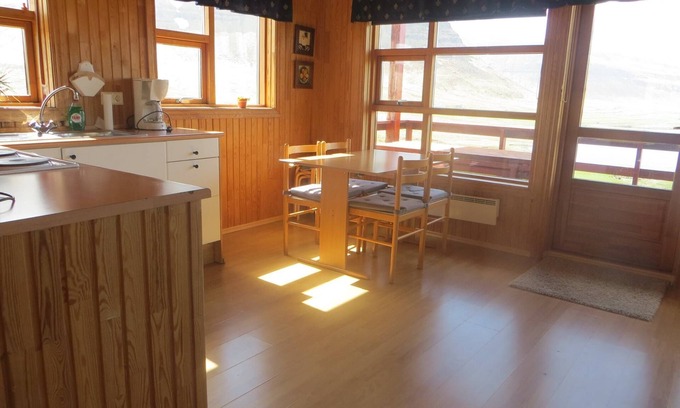 Grundarfjordur Cabin | Relax at Halsabol Sumarhus near Mt Kirkjufell with Spa