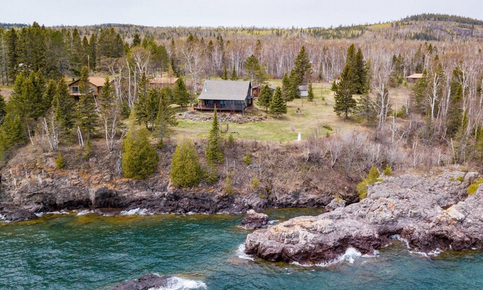 Tofte House | Unforgettable Views at Halsnoy Haven on Lake Superior
