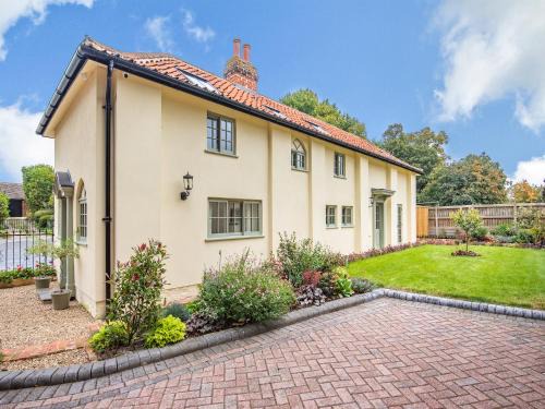 Spilsby House | Kid-Friendly Haven at Halton Lodge - Rated 10/10 by Guests