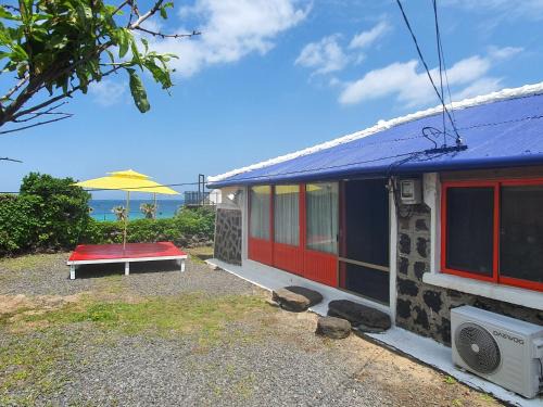 Jocheon House | Pet-Friendly Retreat: Hamdeok Saeya Saeya Entire House