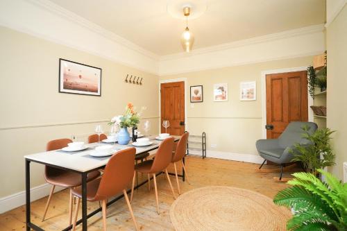Sheffield House | Pet-Friendly Hamilton House: Rated 8.5/10 for Families