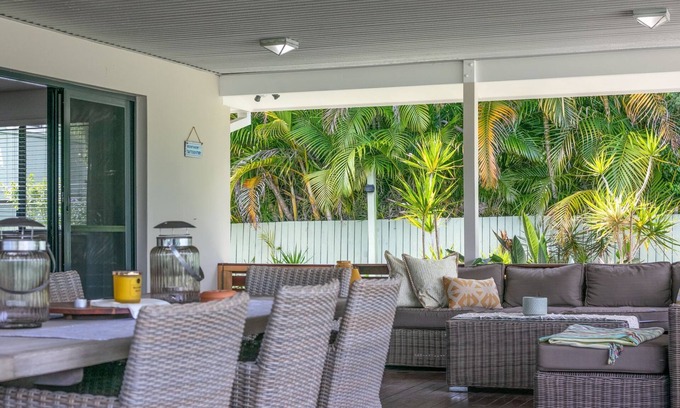 Yamba House | Top-Rated Hamilton House: Pet-Friendly with Pool & Kitchen