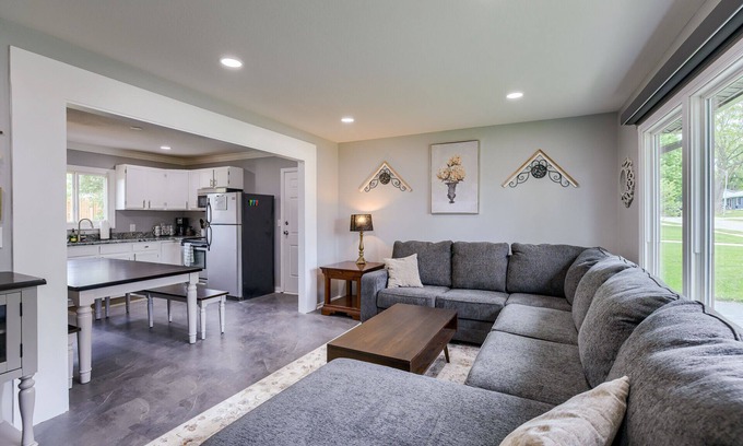 Omaha House | Ideal Hamilton Haven in Omaha for Families & Groups!