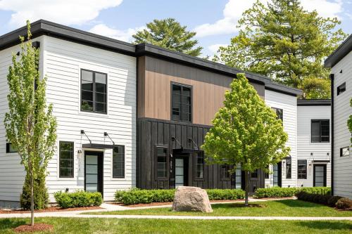 Traverse City Apartment | Hamilton Place - Lakestone Building - 3 units Sleeps 12