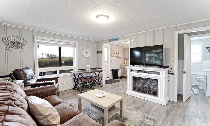 Rockaway Beach Condo | Dog-Friendly Hamilton's Home: Beach Access & Ocean Views