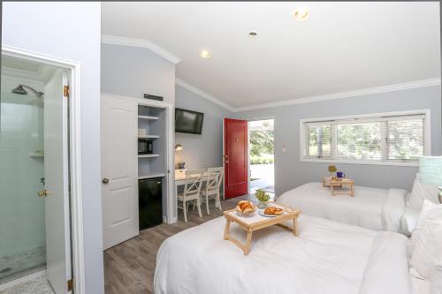 Shinnecock Hills Hotel | Experience Comfort at Hamlet Inn with Oceanfront Amenities