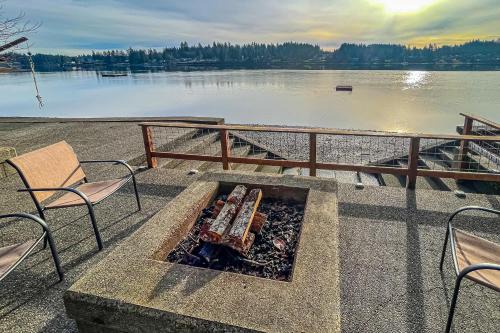 Agate House | Seaside Serenity at Hammersley Beach Cabin Retreat