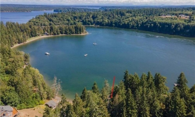 Shelton Apartment | Relaxing Oceanfront Stay at Hammersley Inlet - Pet Friendly